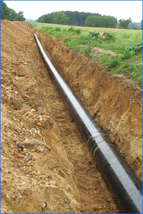 zdjęcie przedstawia rurociąg przesyłowy