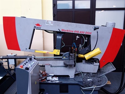 Wyposażenie warsztatowe – przecinarka taśmowa