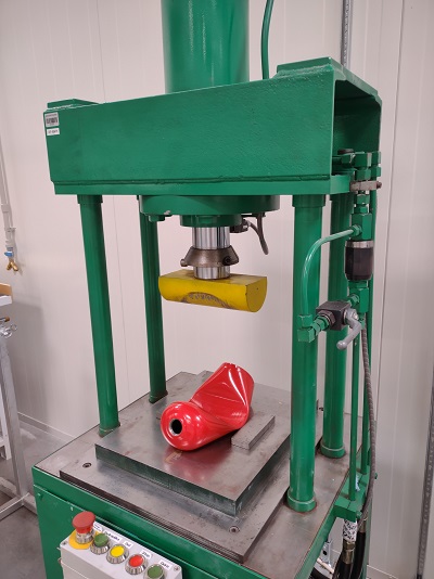 Stanowisko do badań przenośnych zbiorników ciśnieniowych w laboratorium badawczym UDT CLDT w Poznaniu