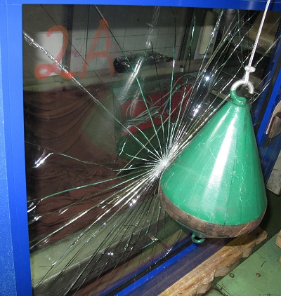 Badania segmentów i paneli szklanych wykorzystywanych do budowy dźwigów (wind)