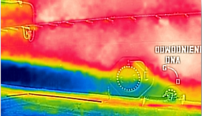 Termogram płaszcza zbiornika z widoczną linią osadów
