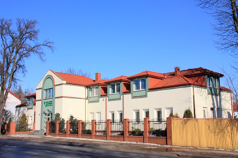 Widok budynku, w którym stacjonuje laboratorium badawcze UDT CLDT w Płocku