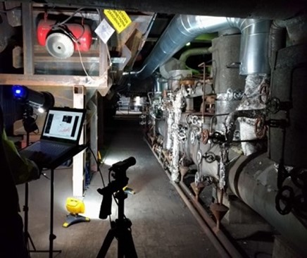 : Fragment instalacji badanej kamerą wzmacniającą drgania.