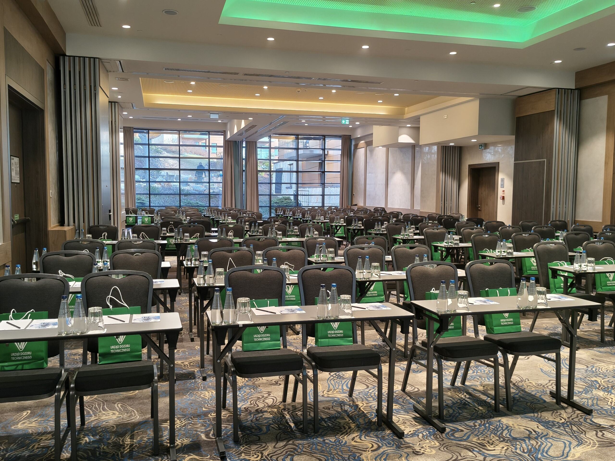 pusta sala konferencyjna