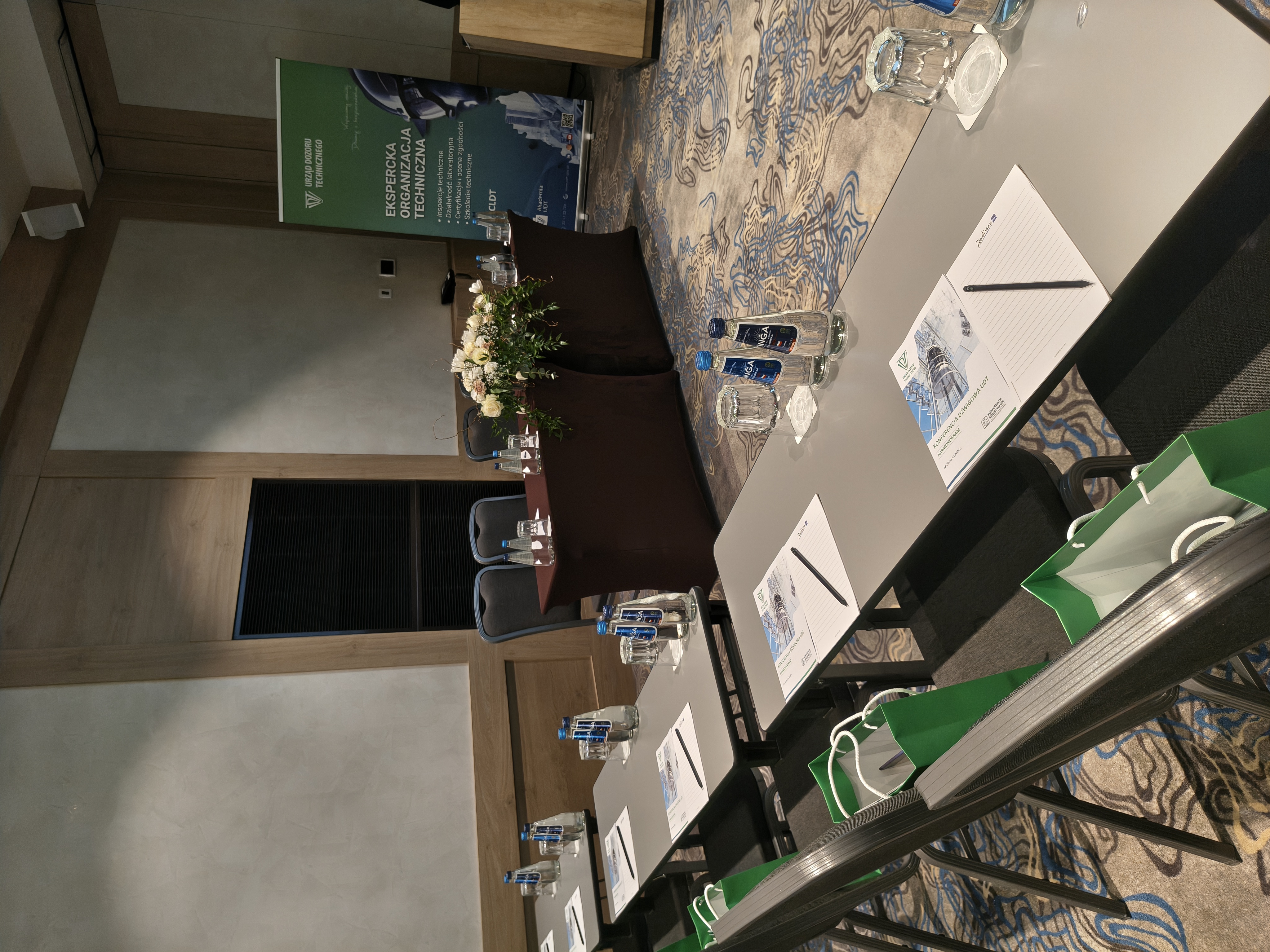 stolik wykładowców