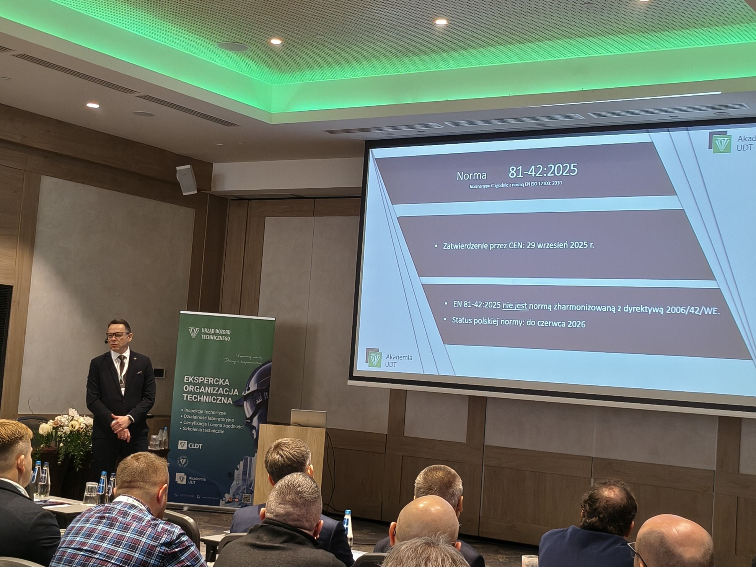 wykładowca na konferencji