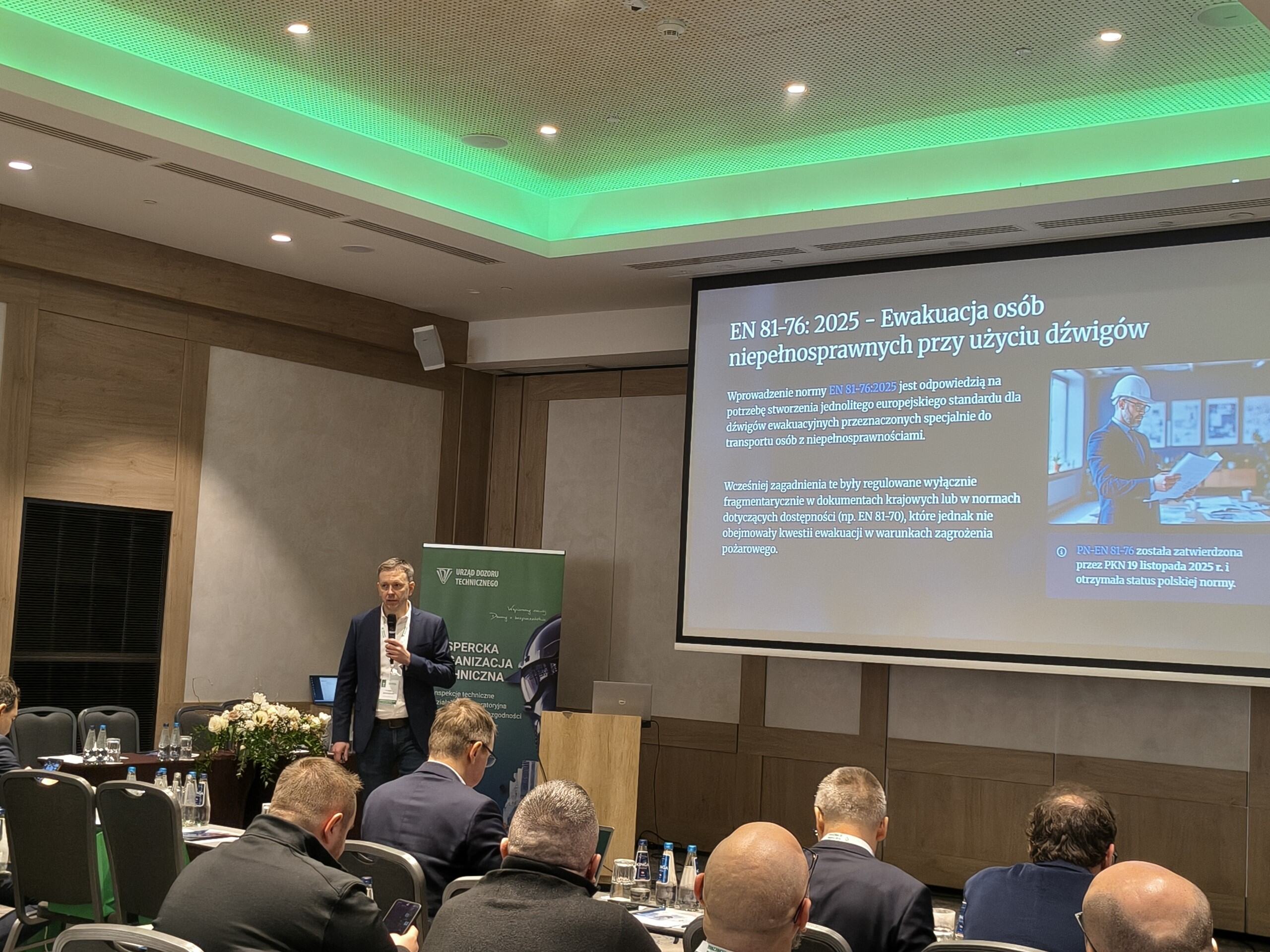 wykładowca na konferencji