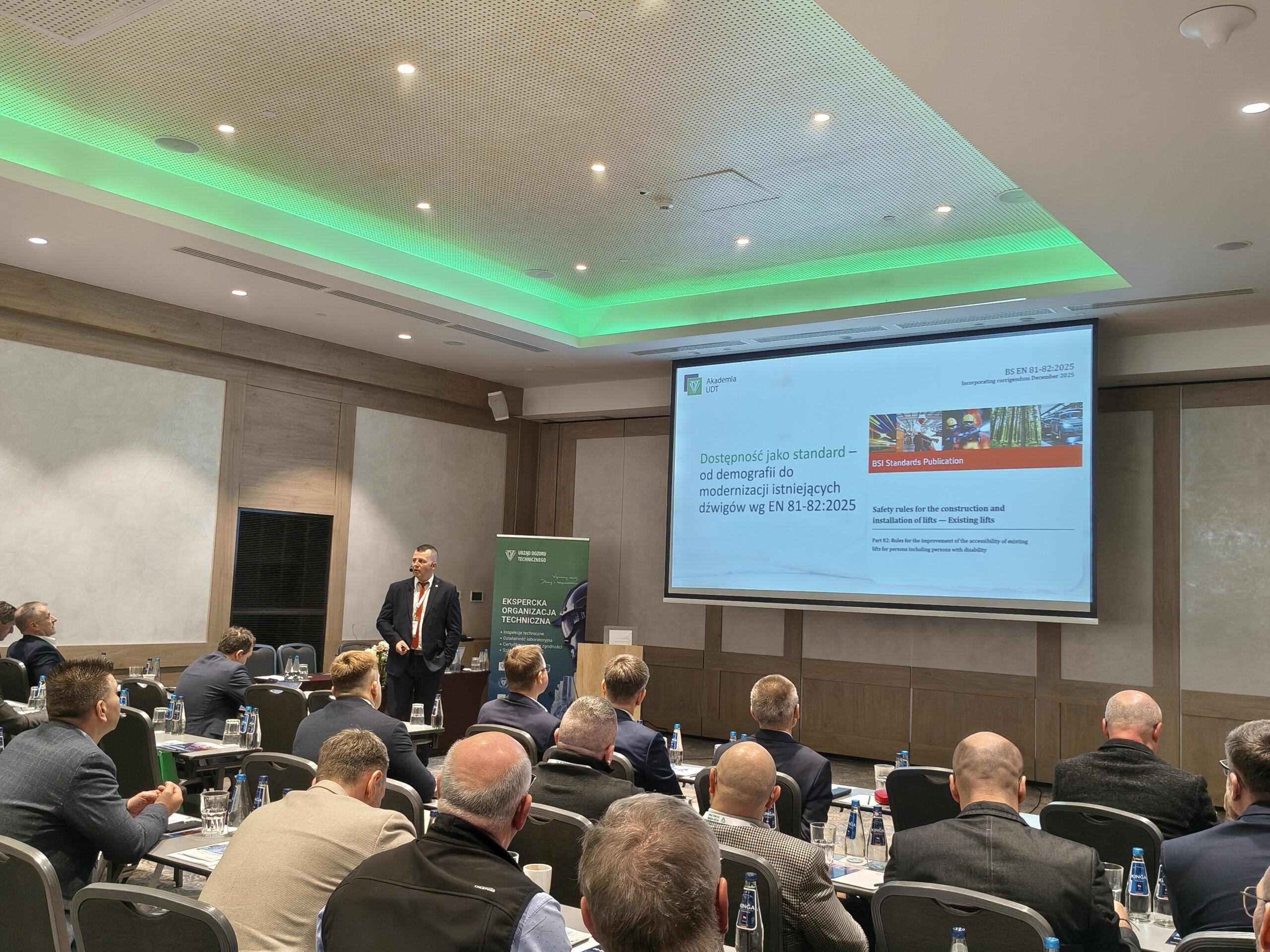 wykładowca na konferencji