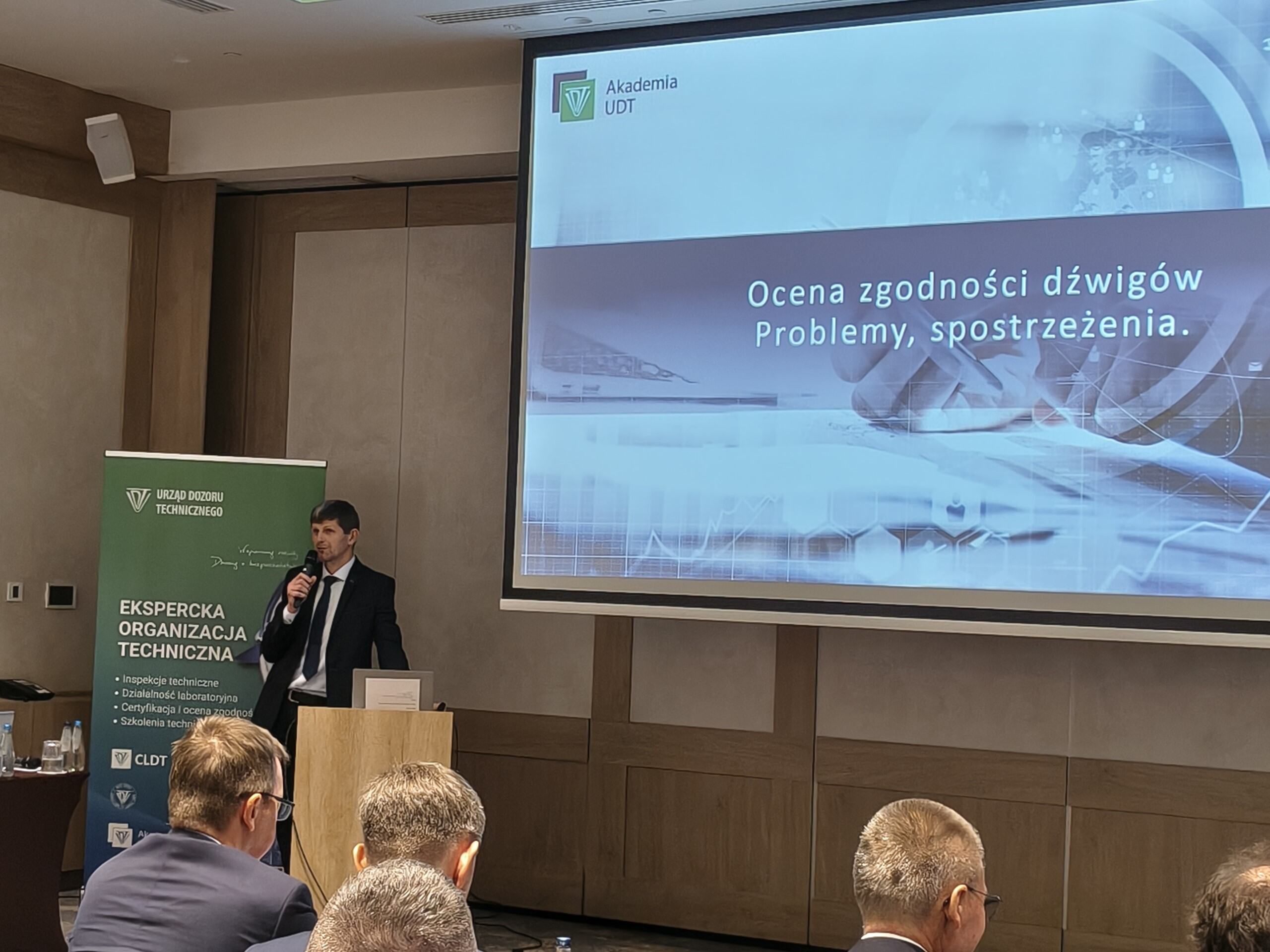 wykładowca na konferencji