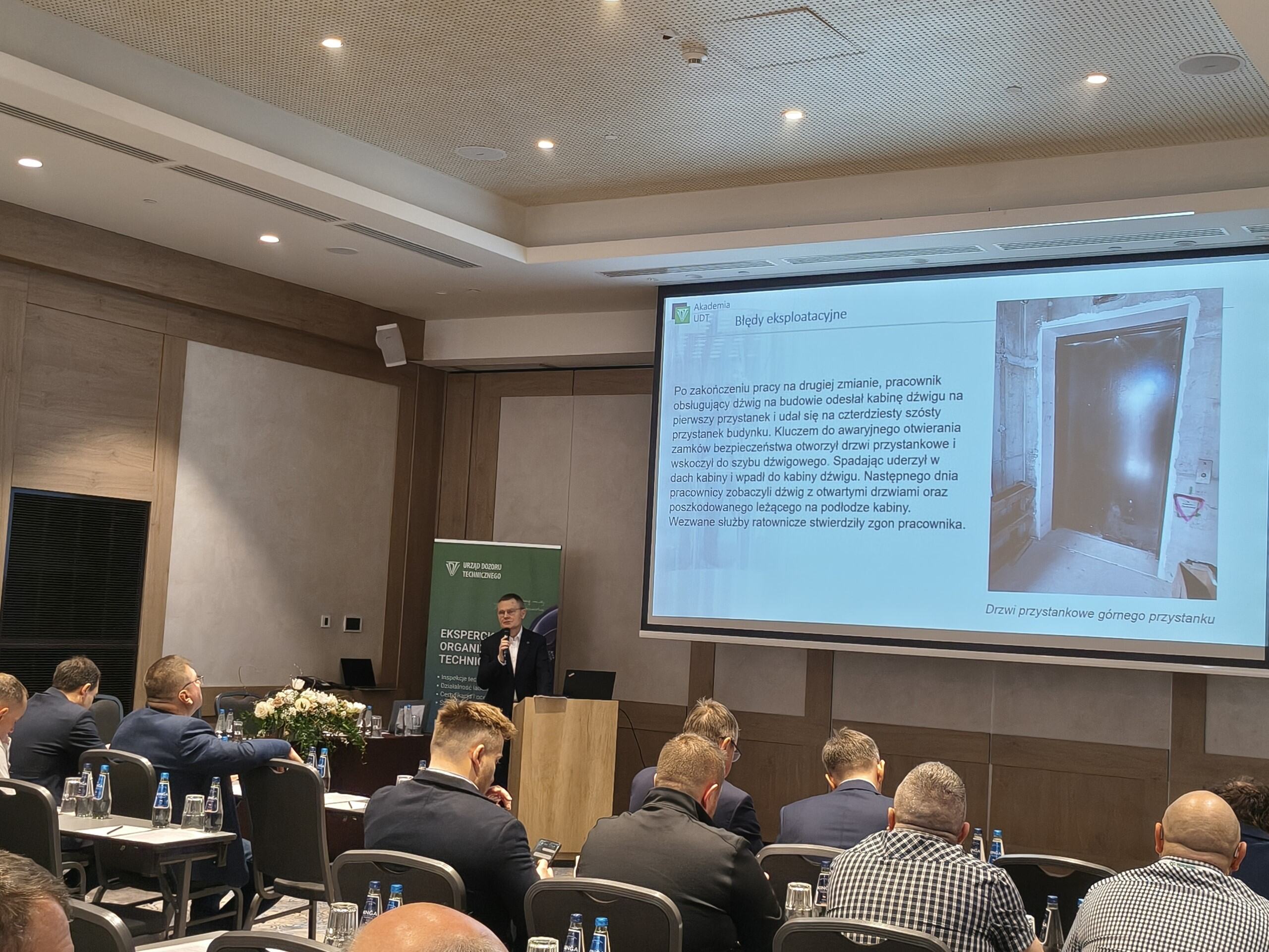 wykładowca na konferencji