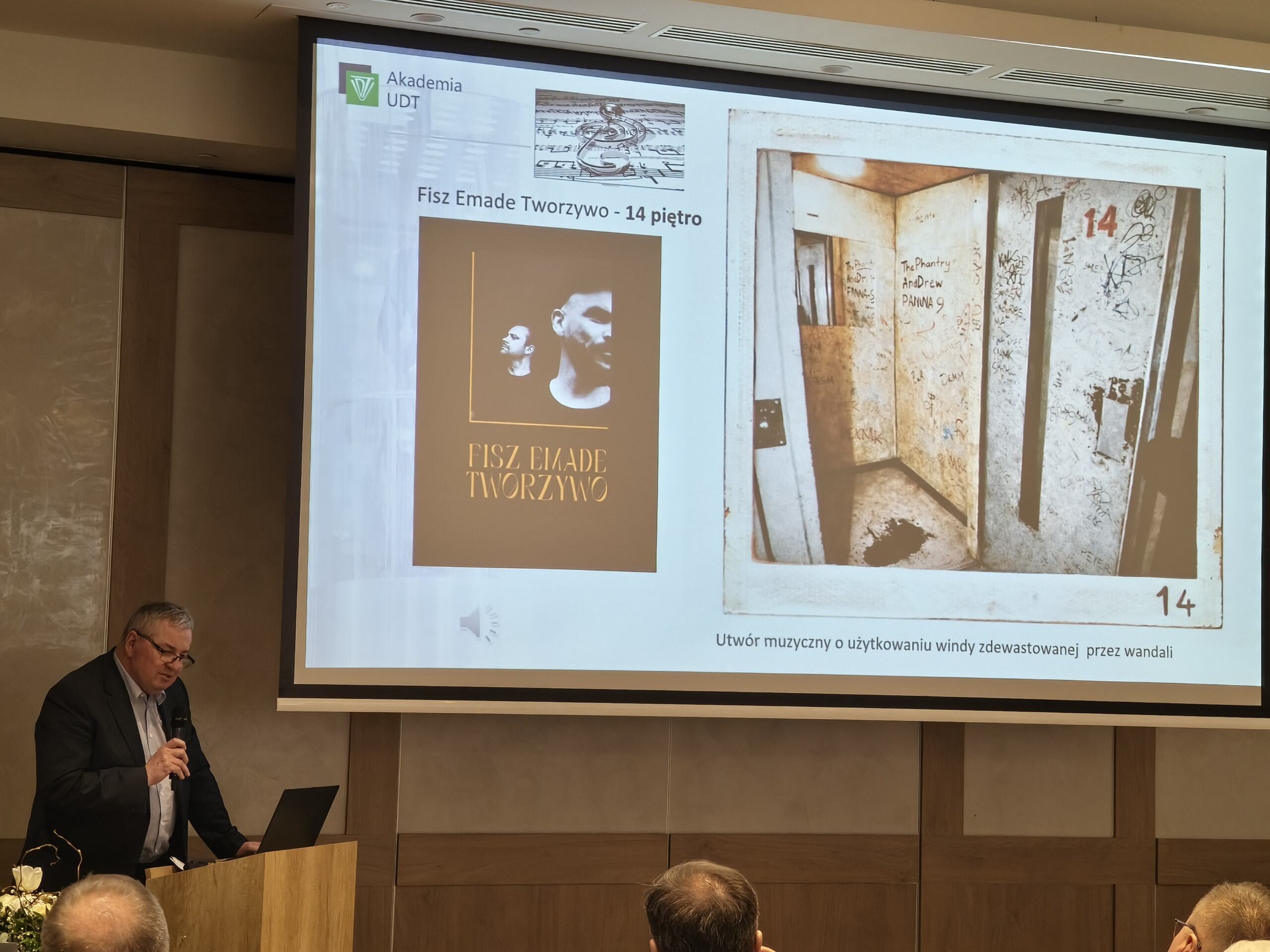 wykładowca na konferencji