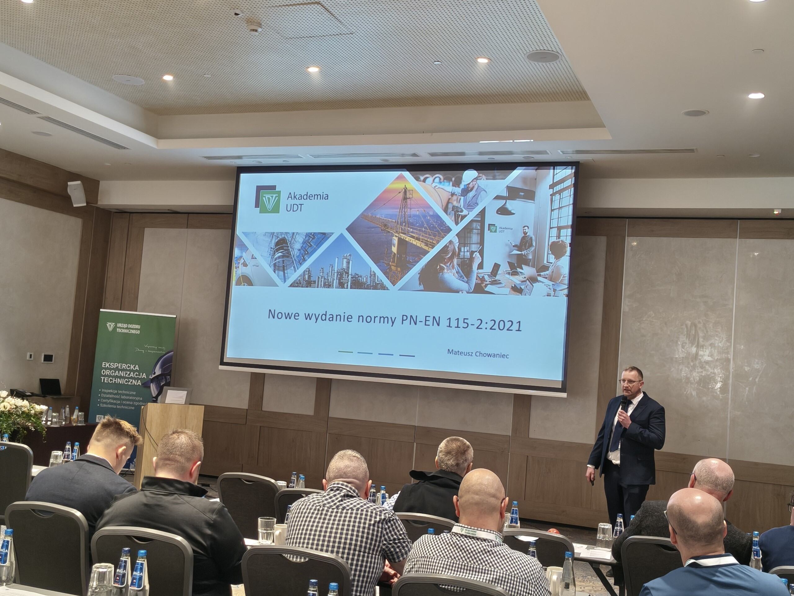 wykładowca na konferencji