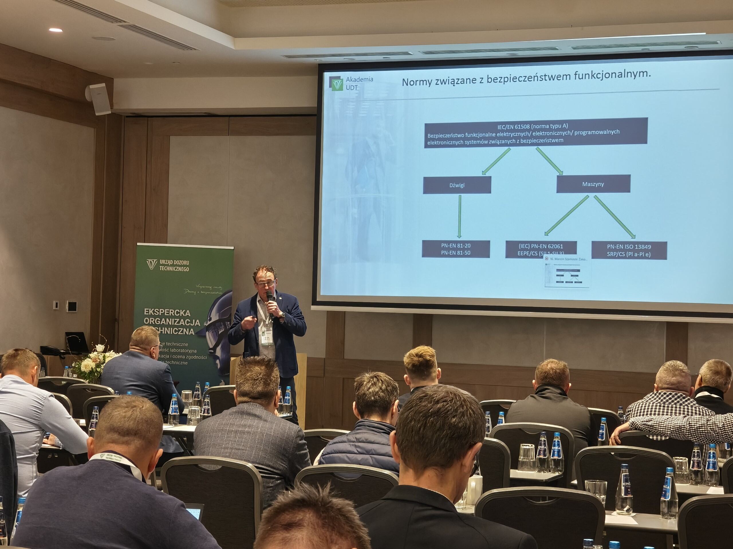 wykładowca na konferencji