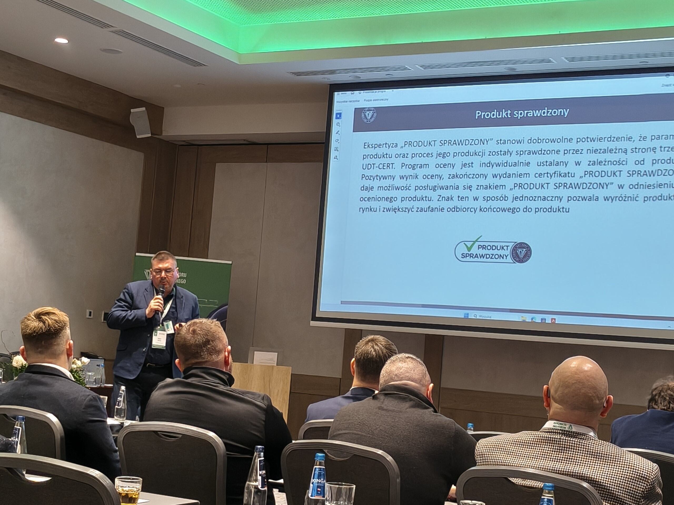 wykładowca na konferencji